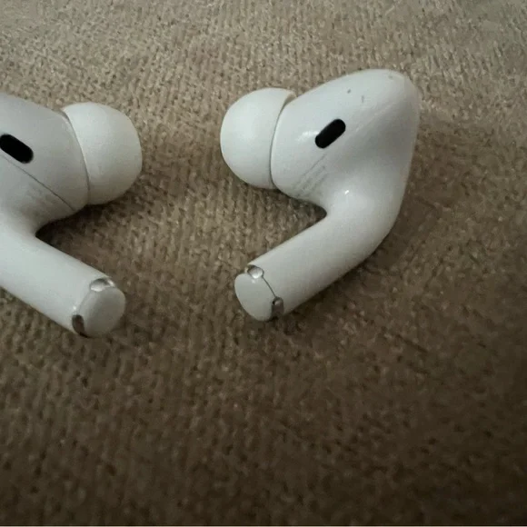 Apple White AirPod Pro Charging Case + Headphones - Picture 4 of 11